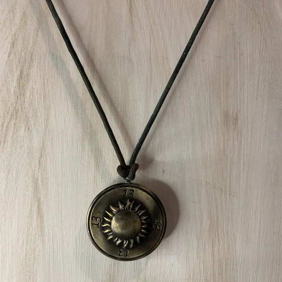 Vintage-Inspired Bronze Pendant Necklace - Picture 1 of 4